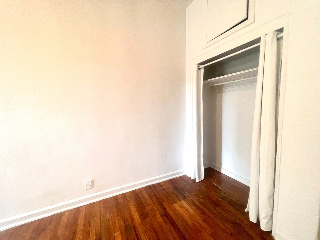 324 East 14th Street - Photo 5