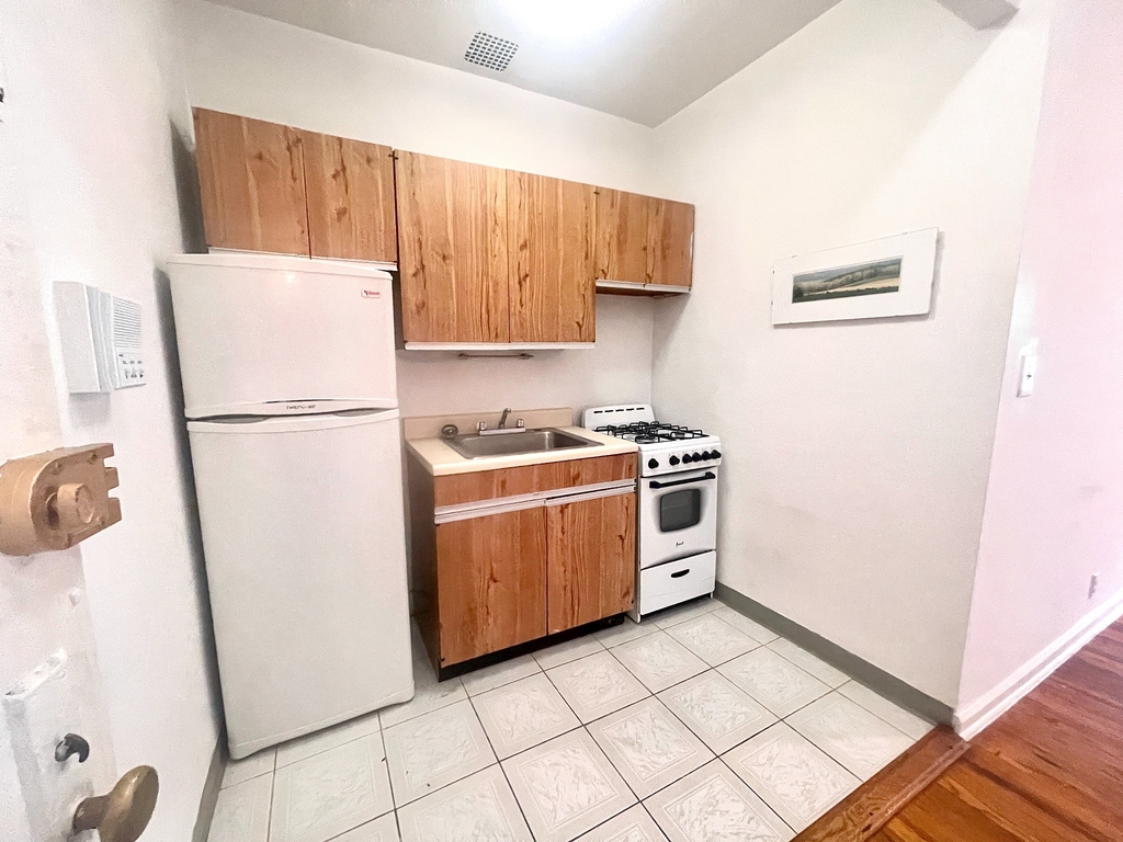 324 East 14th Street - Photo 0