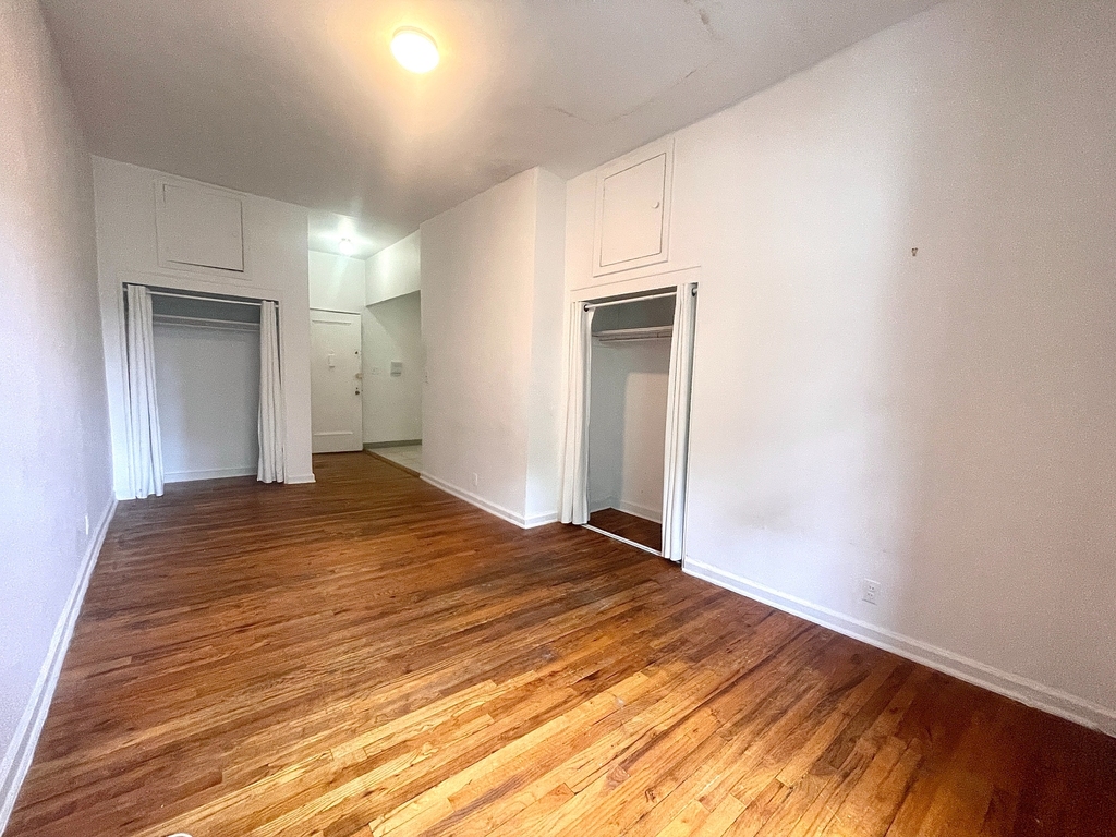 324 East 14th Street - Photo 7