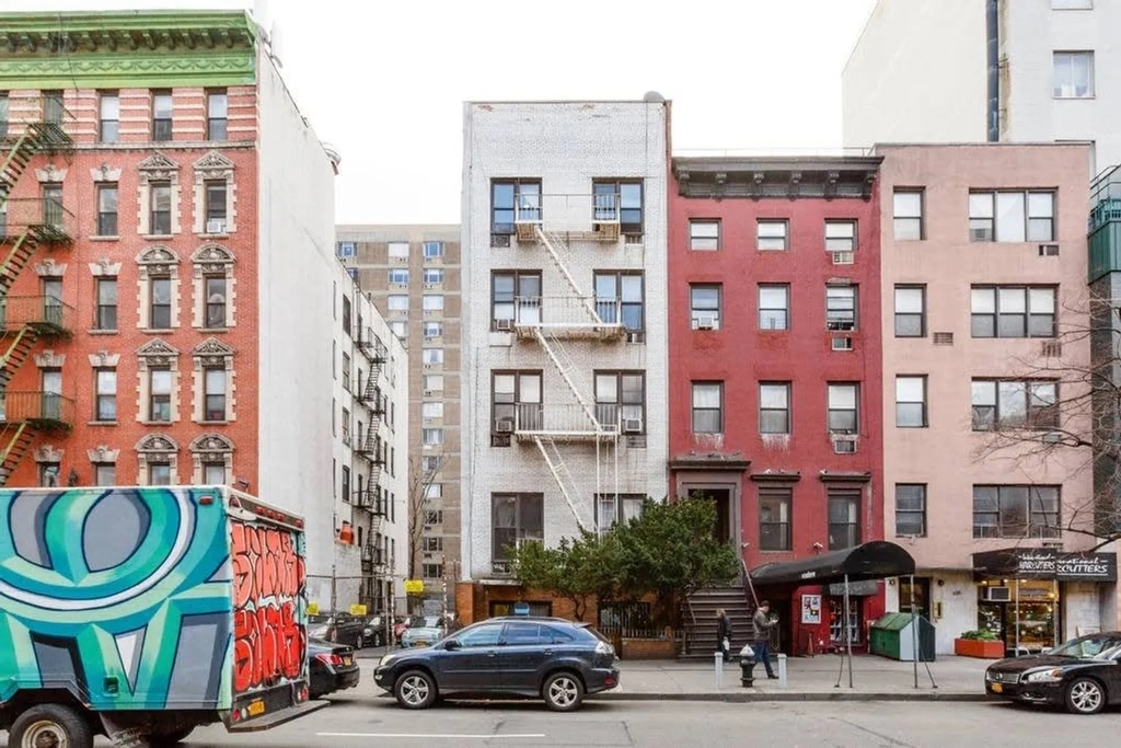 324 East 14th Street - Photo 9