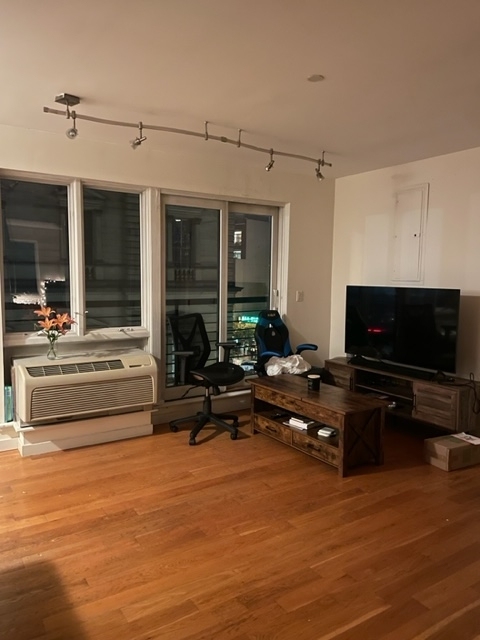 400 Bedford Avenue - Photo 1