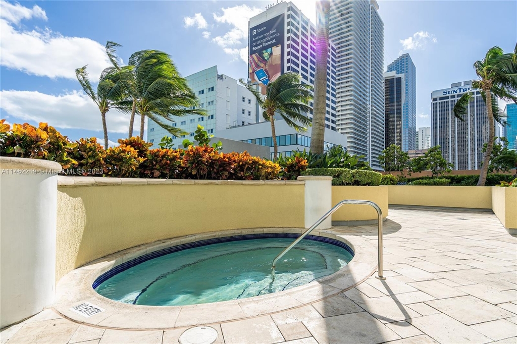 244 Biscayne Blvd - Photo 37