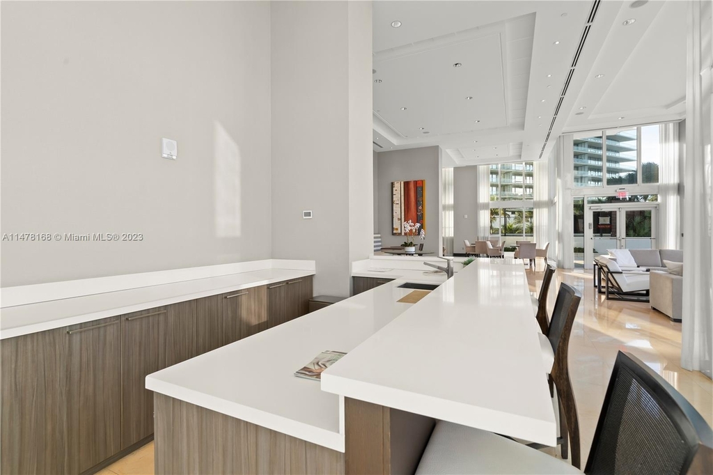 18911 Collins Ave - Photo 30
