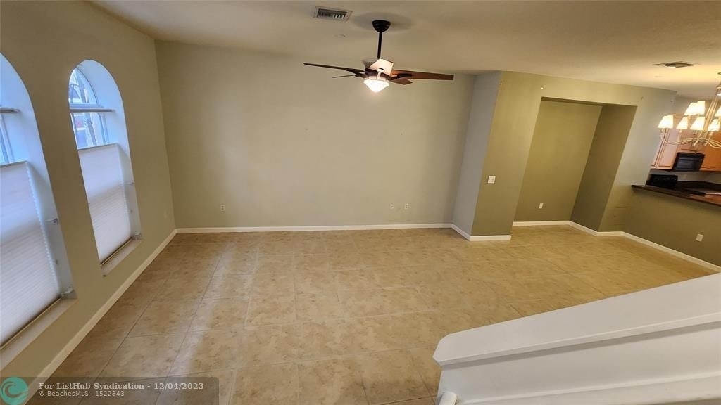 1033 Ne 17th Way - Photo 1