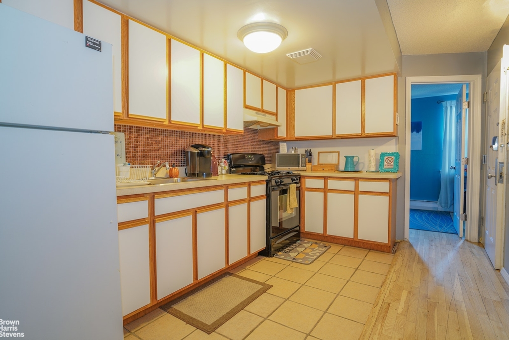 142 W 127th St - Photo 3