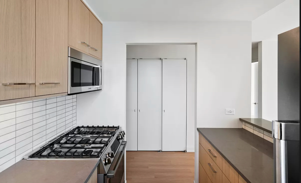 400 West 59th Street - Photo 6