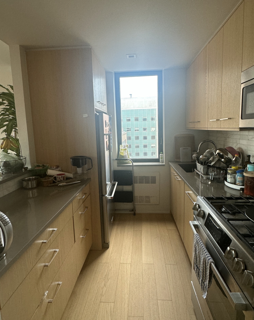 400 West 59th Street - Photo 5