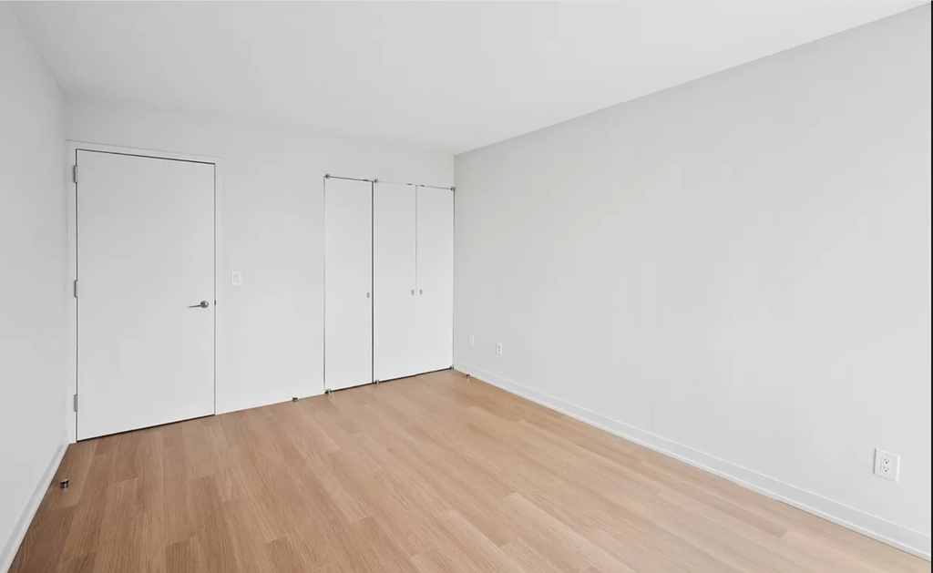 400 West 59th Street - Photo 9