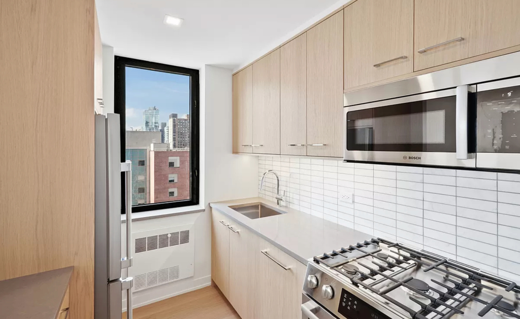 400 West 59th Street - Photo 4