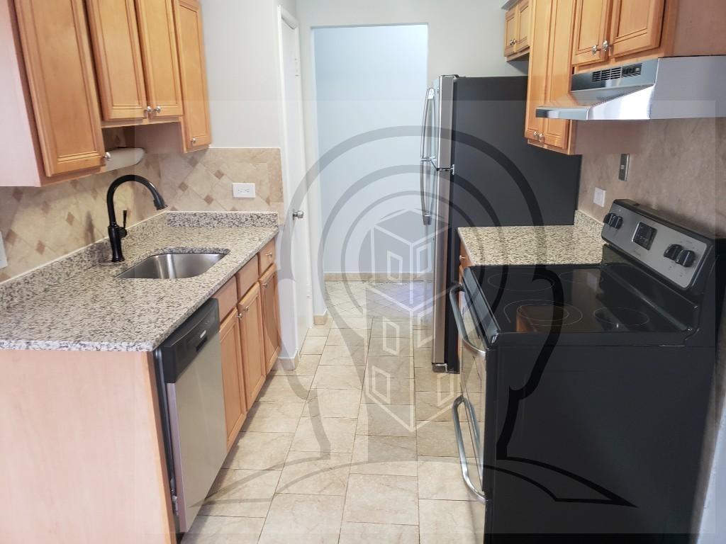 6826 N Ridge Blvd - Photo 4
