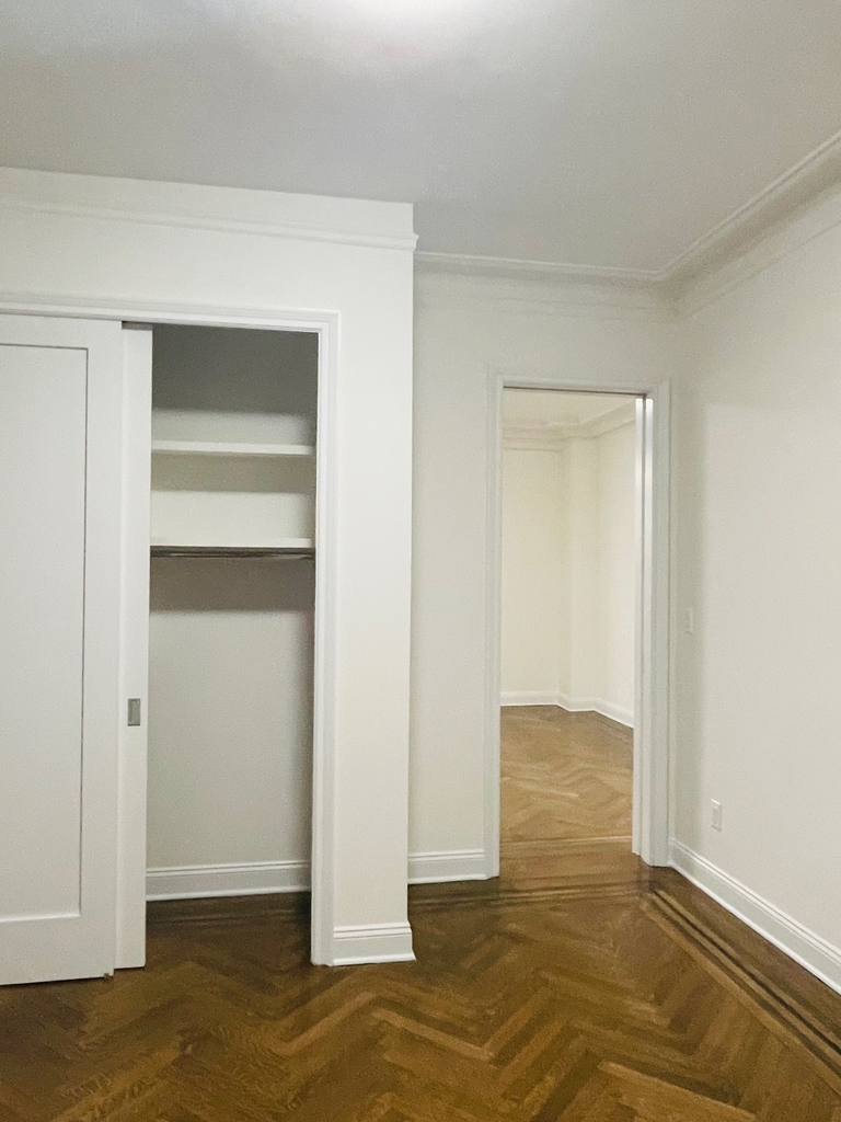 200 West 58th Street - Photo 10