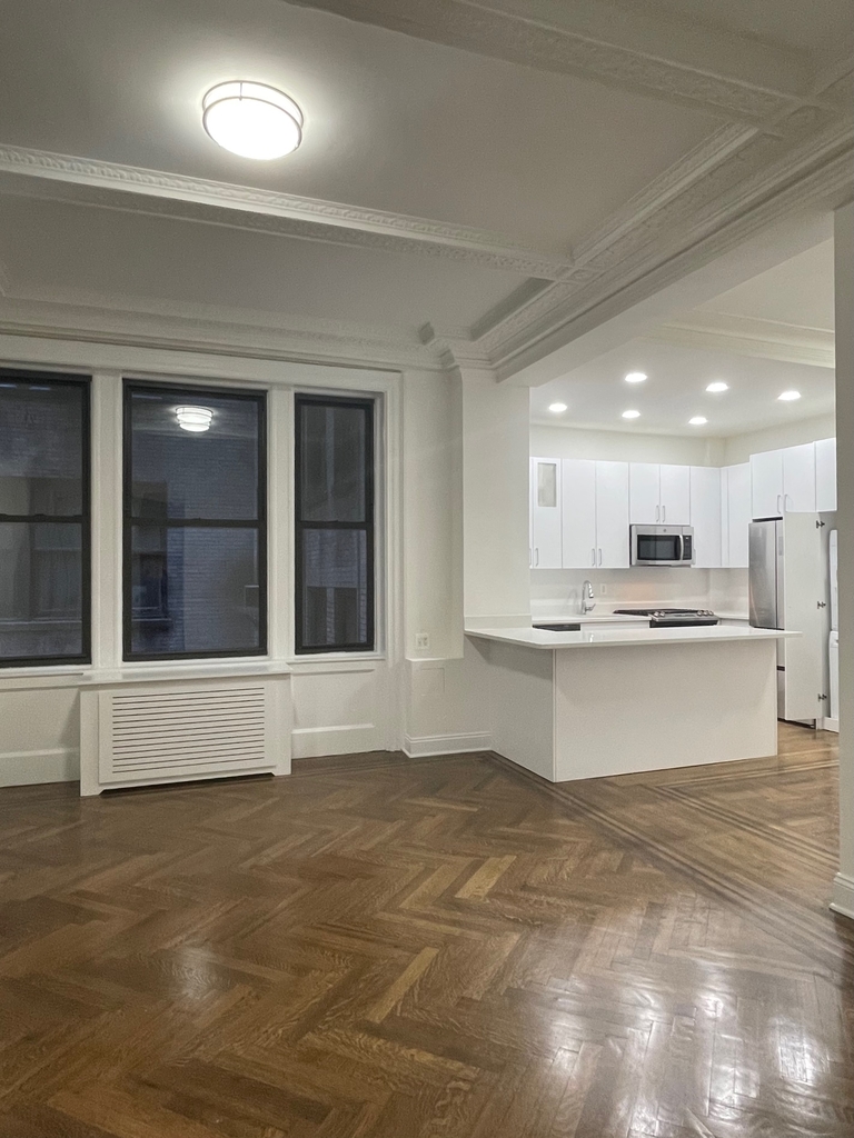 200 West 58th Street - Photo 1