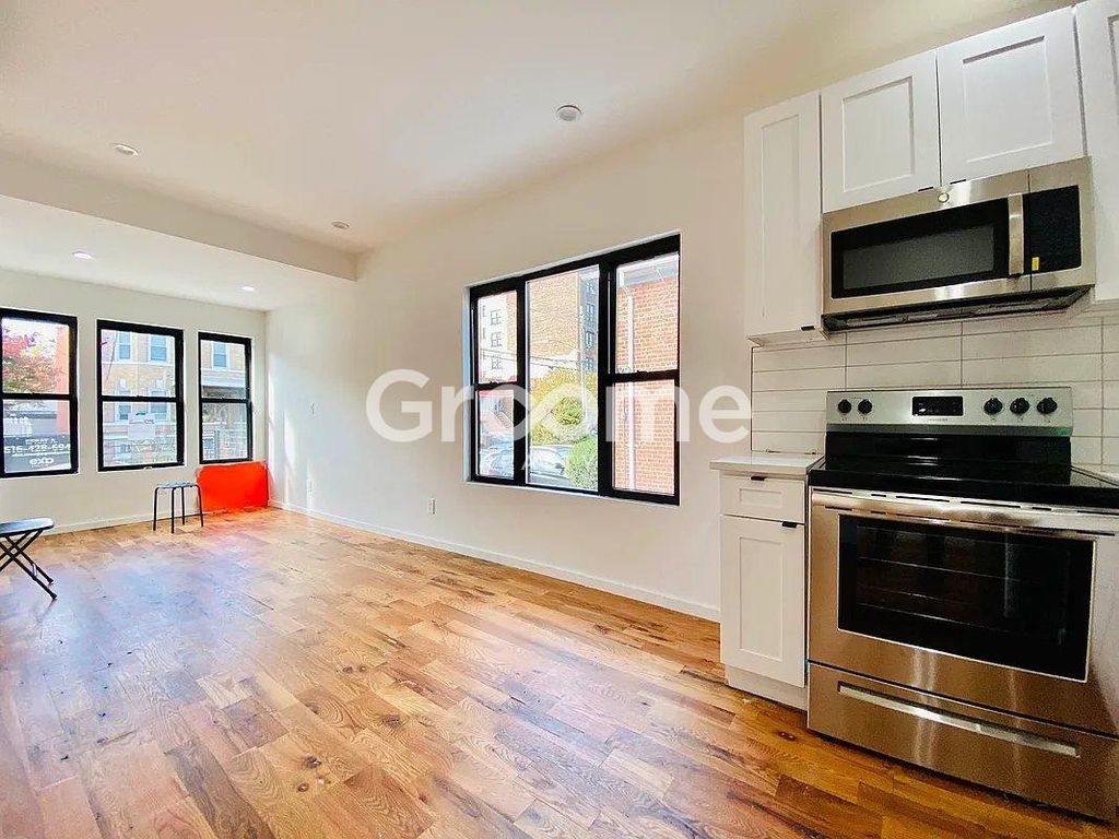 3 Bedrooms at 445 East 46th St. for $3,500 by Leo Groome | RentHop