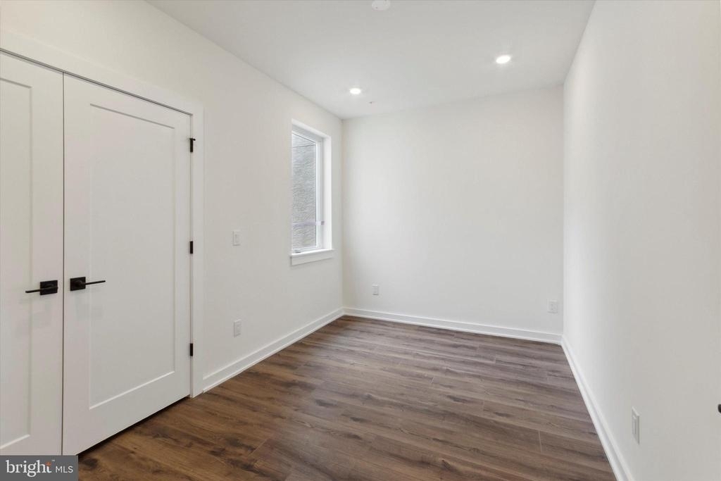 1826 Frankford Ave - Photo 4