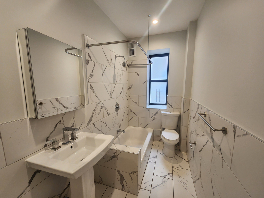 600 West 150th Street - Photo 4