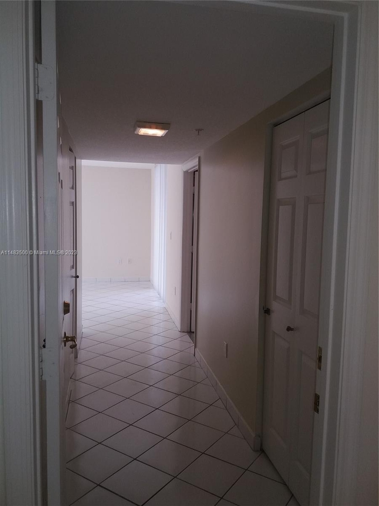 17275 Collins Ave - Photo 28