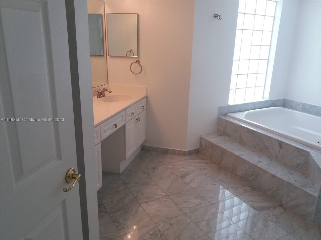 17275 Collins Ave - Photo 37