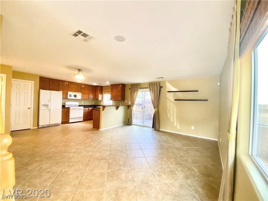 8252 Wuthering Heights Avenue - Photo 3