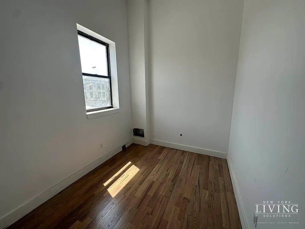 104 Graham Avenue - Photo 3