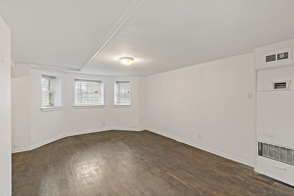 6601 S Aberdeen Street - Photo 1