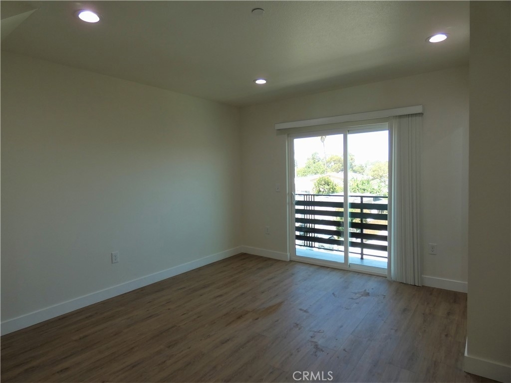 2410 Carmona Avenue - Photo 2