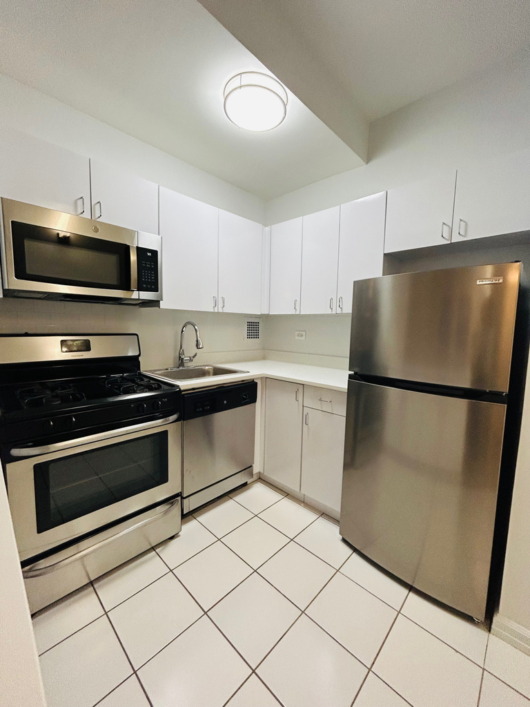 235 West 22nd Street - Photo 2