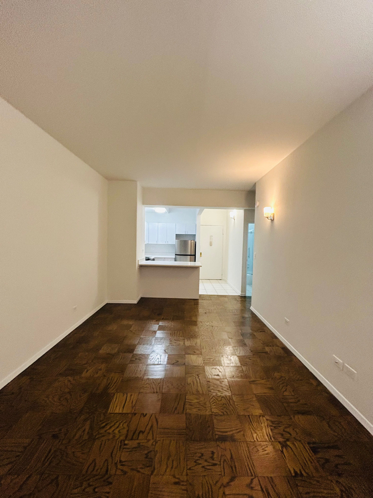 235 West 22nd Street - Photo 8