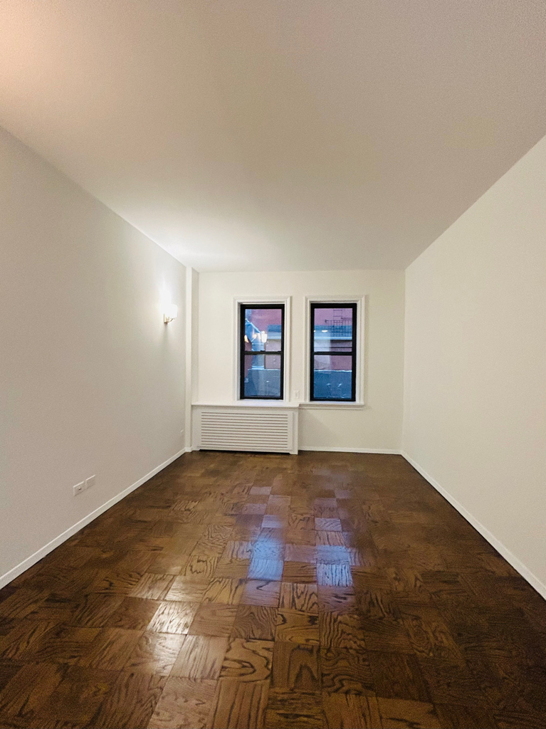 235 West 22nd Street - Photo 6