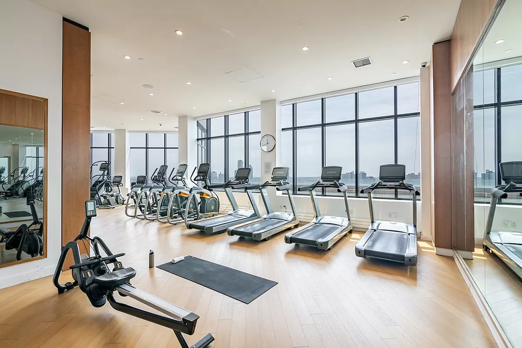 East 54th Street - Photo 9