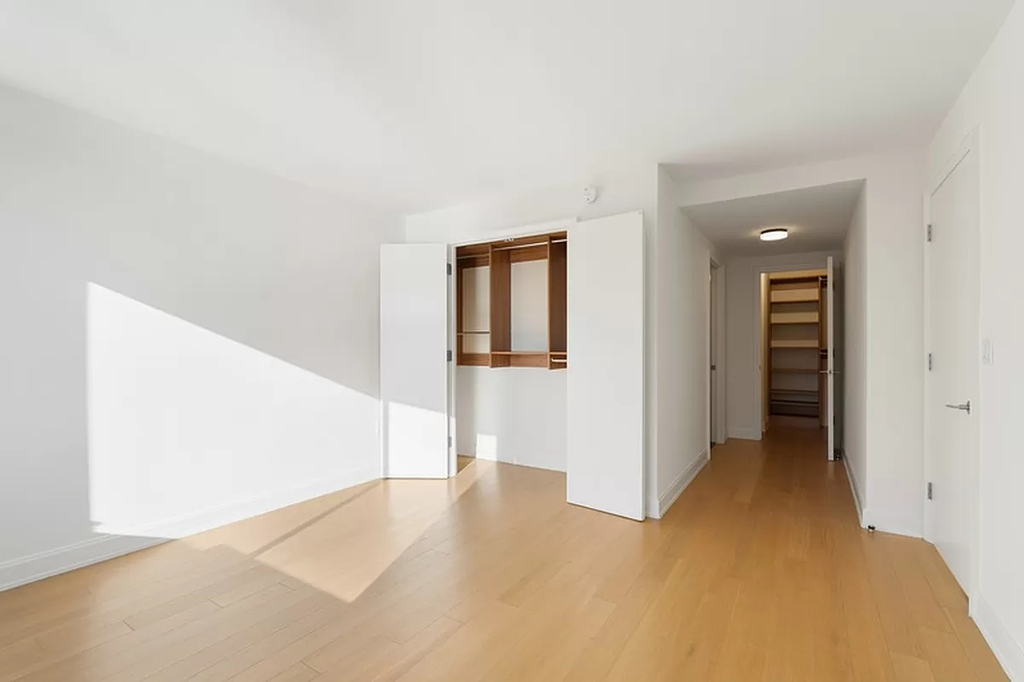 East 54th Street - Photo 4