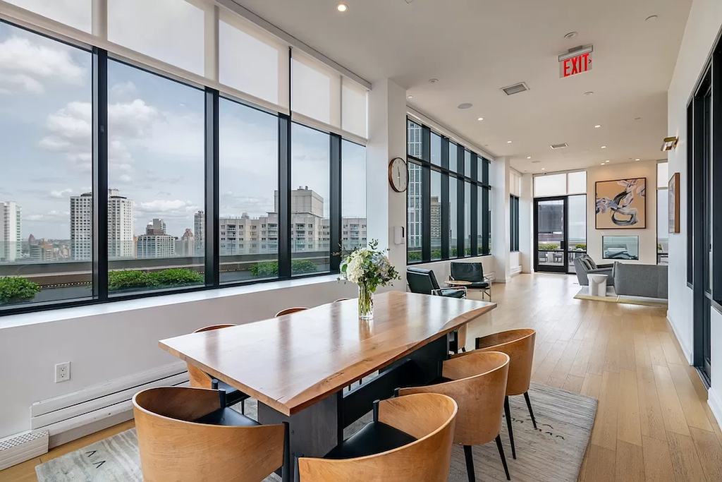 East 54th Street - Photo 18
