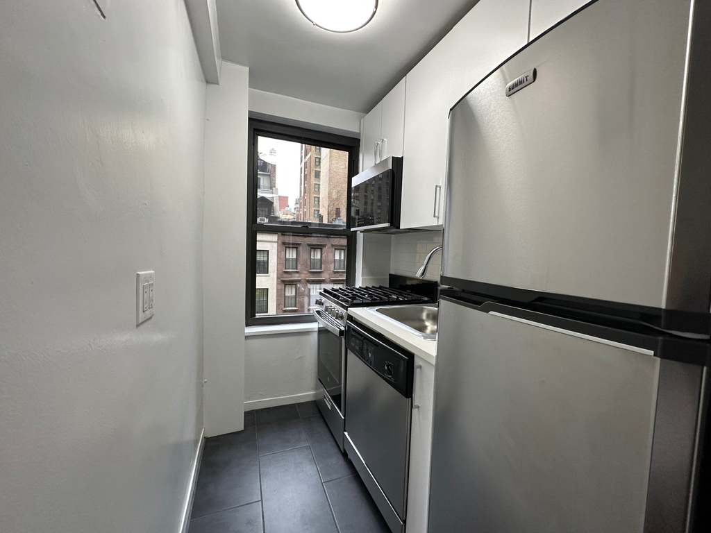 137 East 38th Street - Photo 9