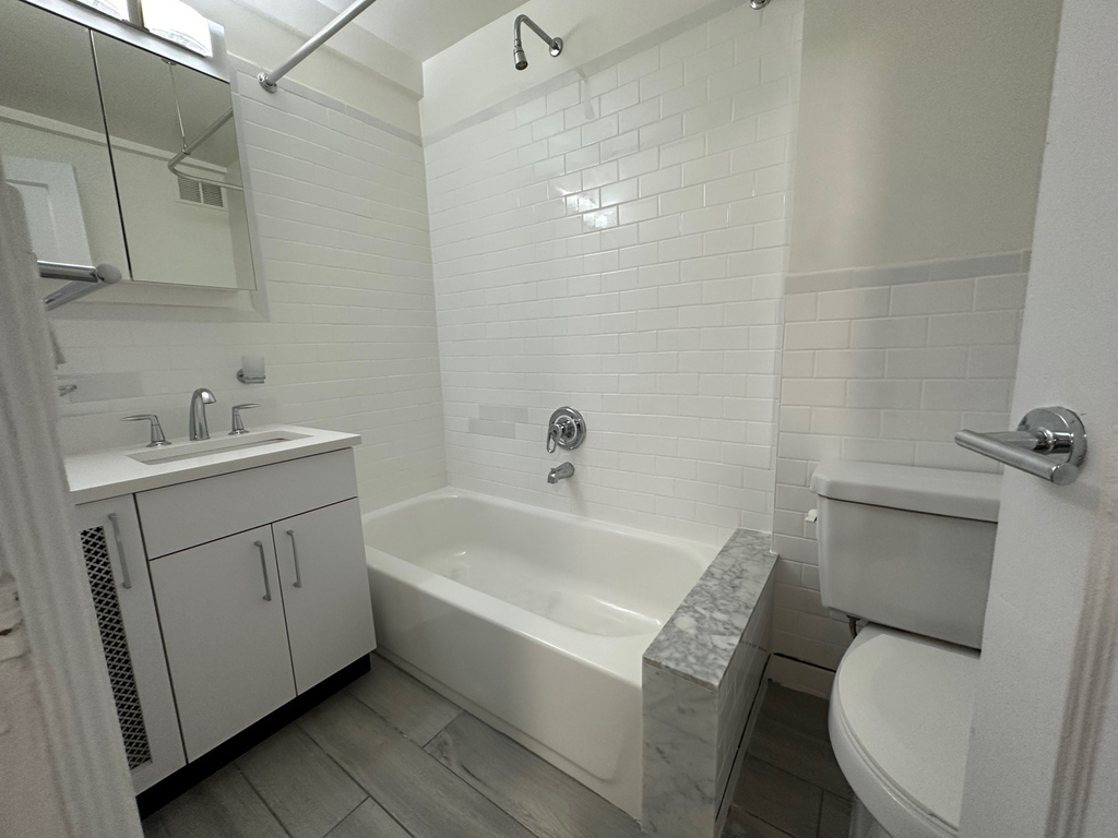 137 East 38th Street - Photo 5