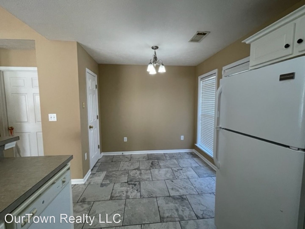 1767 Young Pointe Blvd - Photo 3