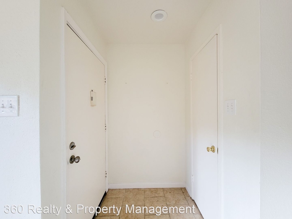 821 E House Street - Photo 29