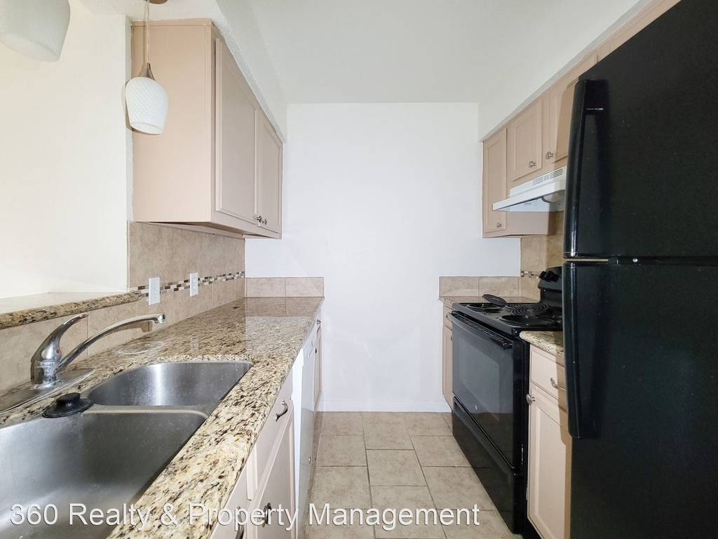 821 E House Street - Photo 10