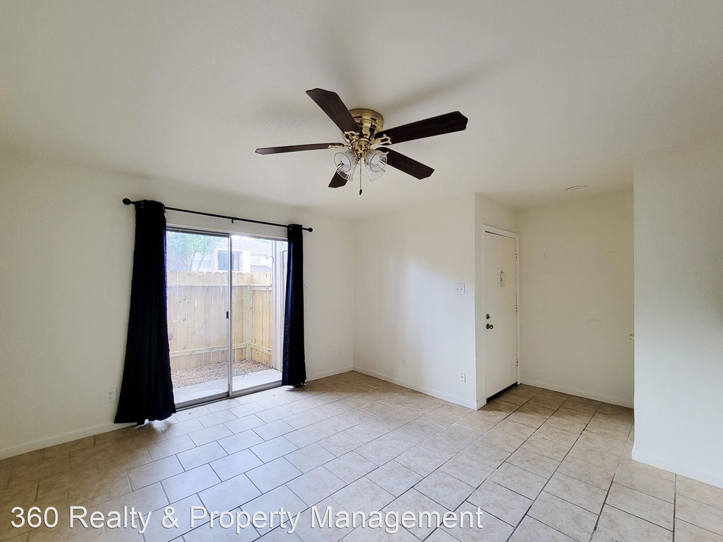 821 E House Street - Photo 2