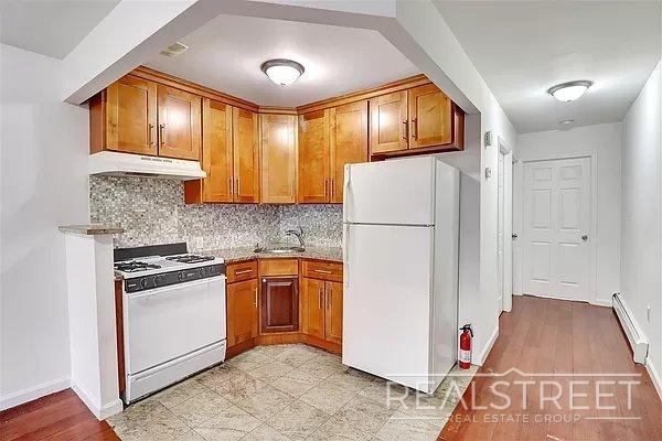 337 Tompkins Avenue - Photo 13