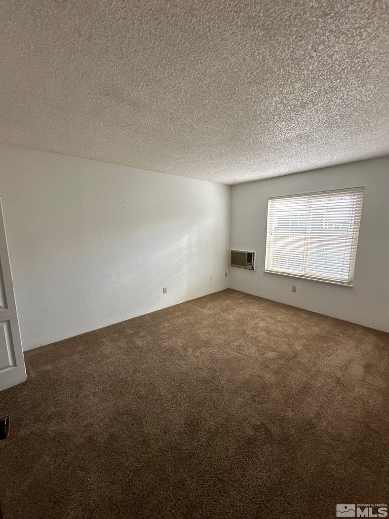 1005 Baywood Dr - Photo 8