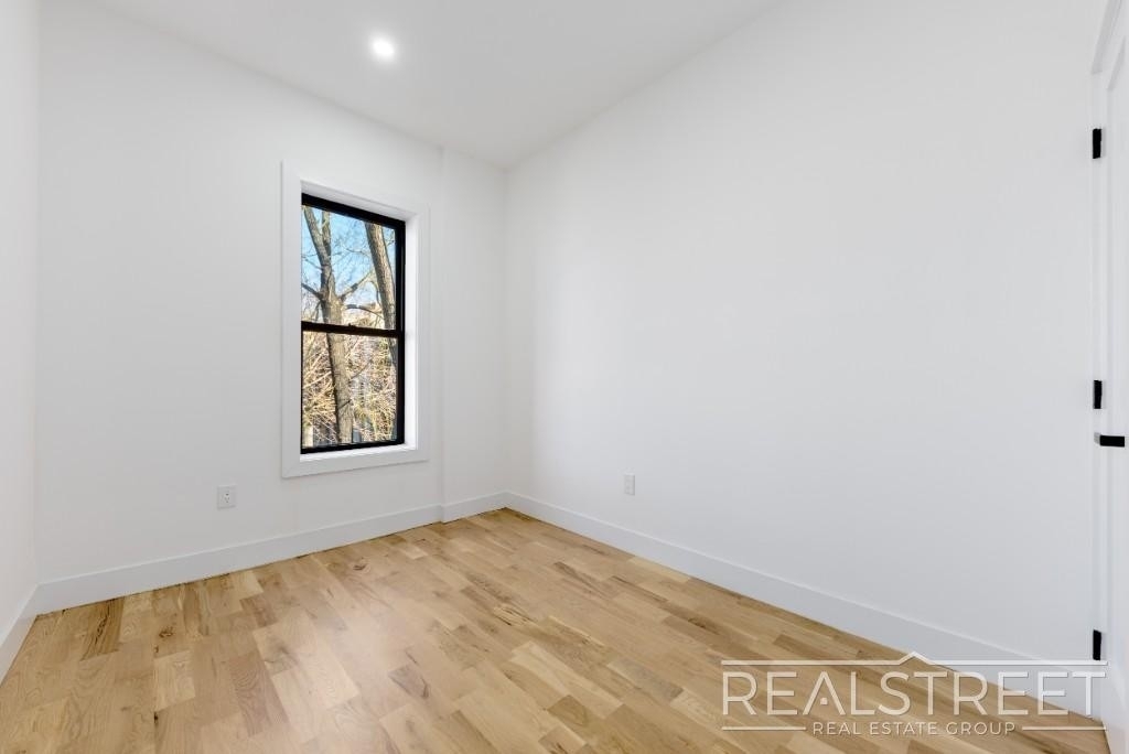 51 Rockaway Ave - Photo 3