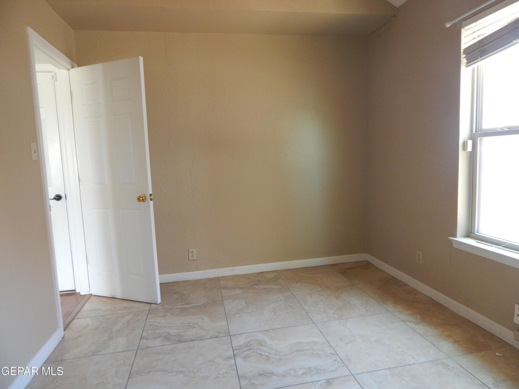 6200 Bluff View Place - Photo 19