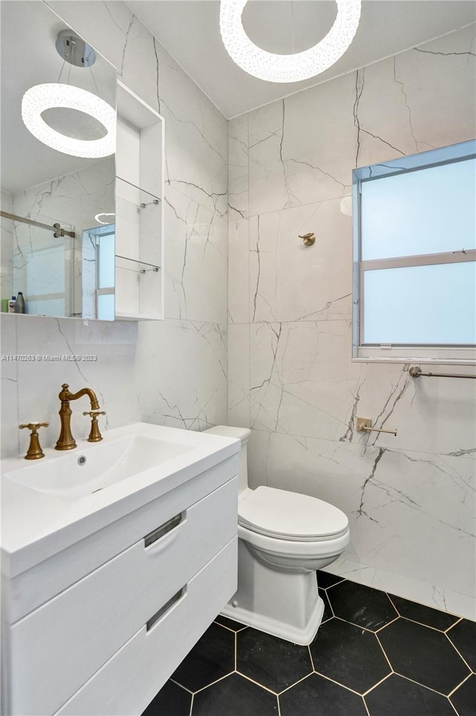 2421 Ne 7th Pl - Photo 41