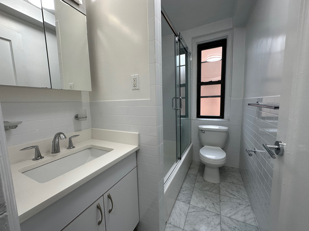 137 East 38th Street - Photo 7