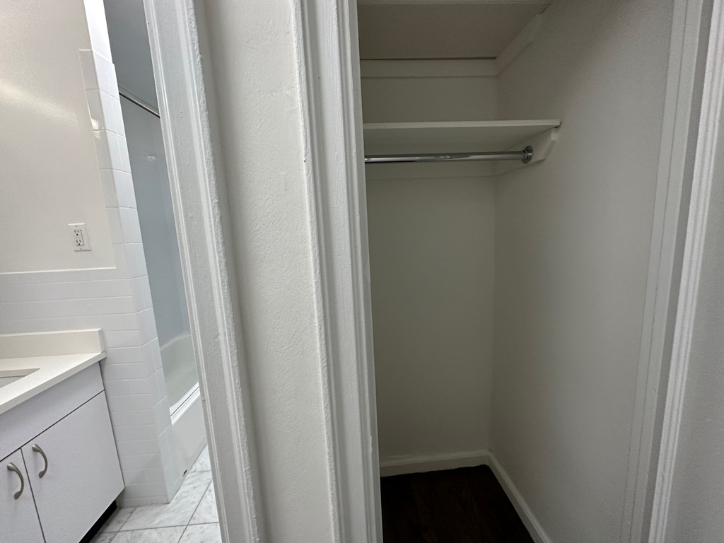 137 East 38th Street - Photo 5