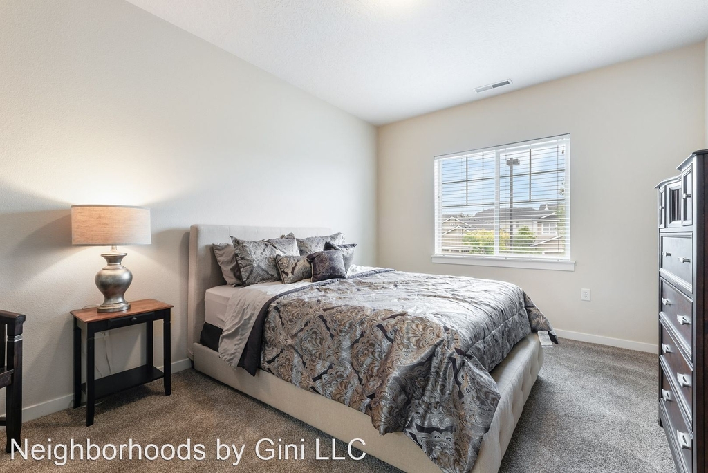 2111 Accolade - Photo 4