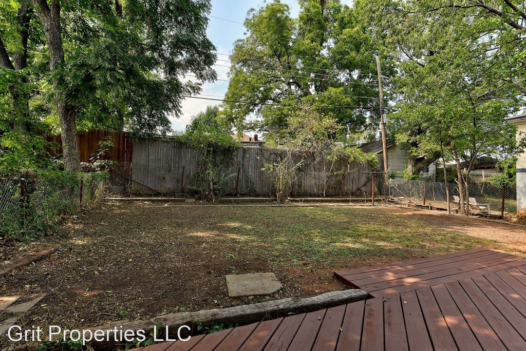 2311 N Gatewood Ave - Photo 22