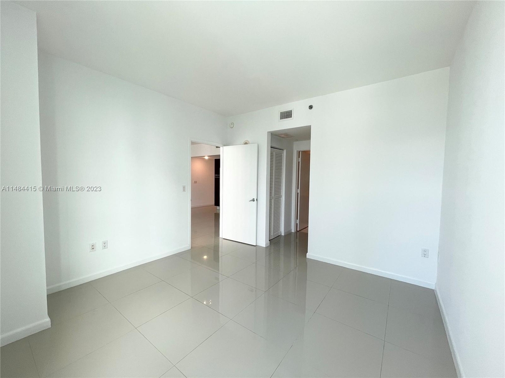 950 Brickell Bay Dr - Photo 20