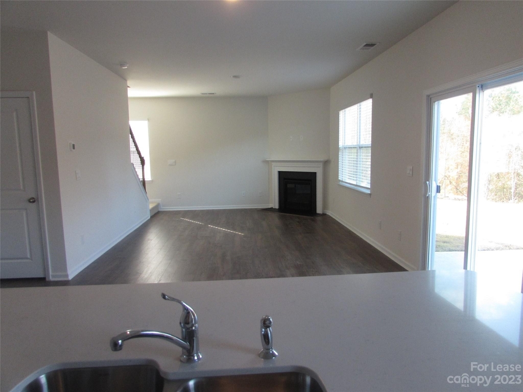 131 Edgehill Court - Photo 4