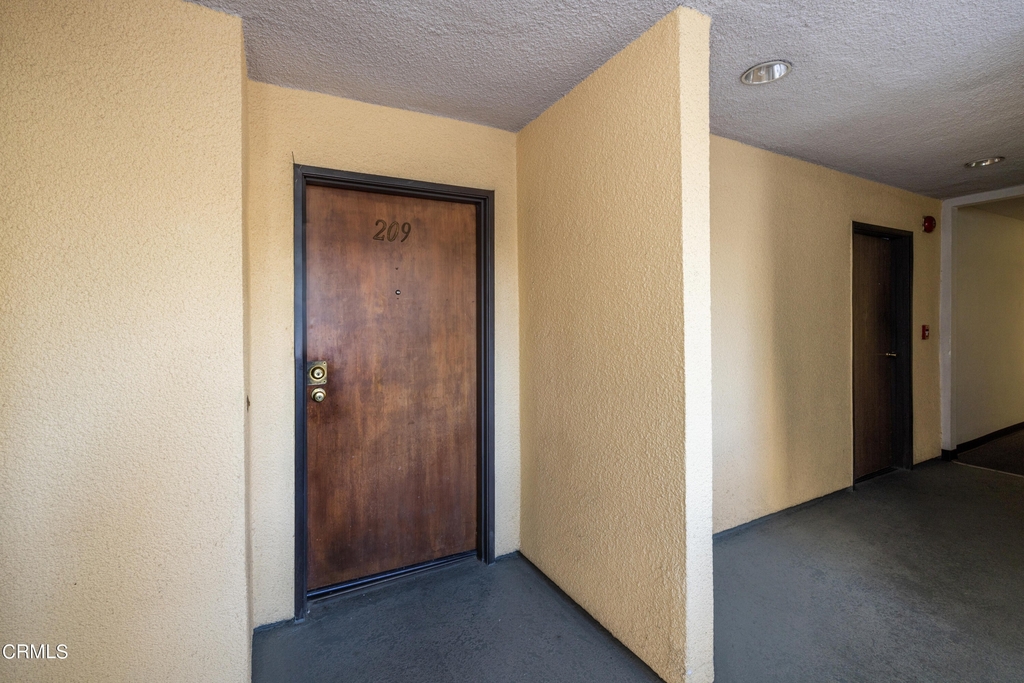 14610 Erwin Street - Photo 6