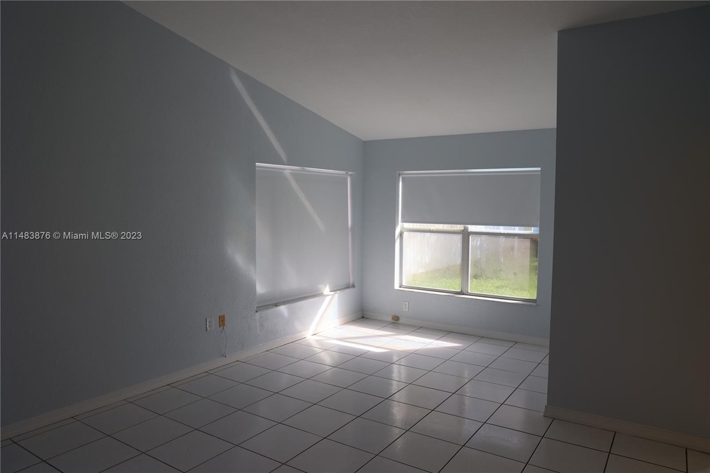 2041 Sw 136th Way - Photo 10